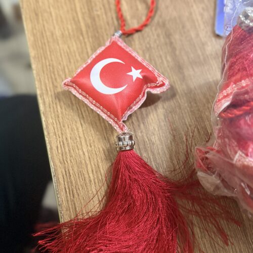 SÜS ASMA BAYRAK PÜSKÜLÜ
